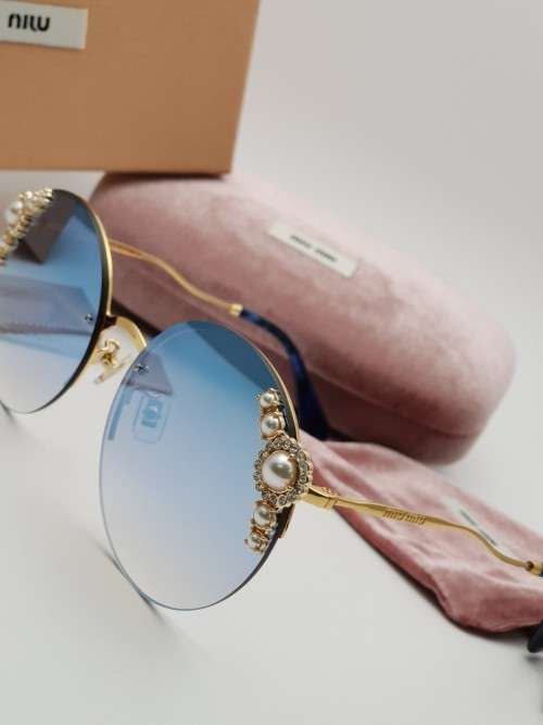 BRAND NEW MIU MIU DESIGNER SUNGLASSES FOR SALE