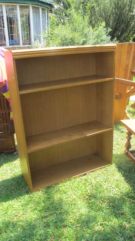 LATE LISTING!! Oak look Bookshelf! or room Divider.  To collect in Midrand.