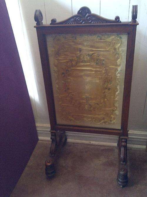 ABSOLUTELY STUNNING VICTORIAN FIRE SCREEN WITH SILK EMBROIDERY, Original castors!