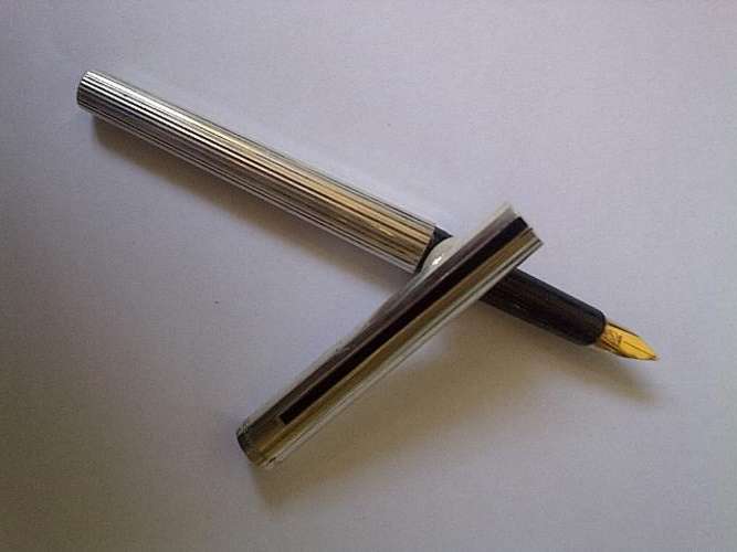 BEAUTIFUL VINTAGE .925 S.T. DUPONT FOUNTAIN PEN WITH 18CT GOLD 750 NIB!! WHAT A FIND!!