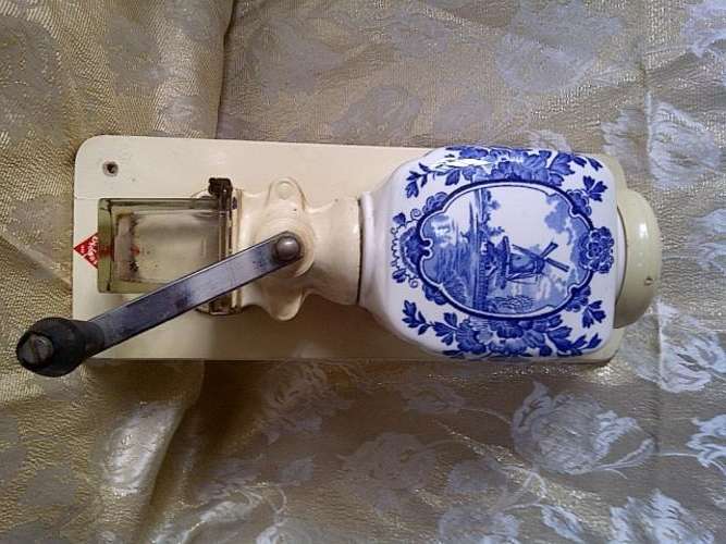 IN EXCELLENT CONDITION!!  Vintage Dutch PeDe Dienes Blue Delft Wall Mountable Coffee Grinder