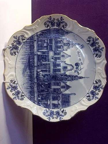 AWESOME!! Beautiful Special Limited Edition Oude Molen Fabriek Delft Wall Plate with 22 Carat Gold