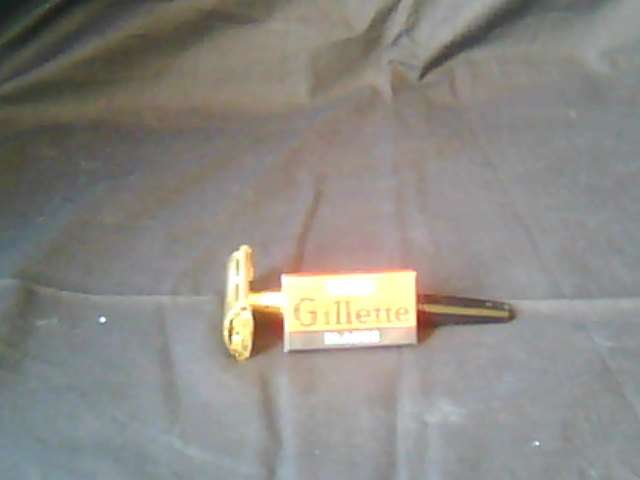 BLACK & GOLD RAZOR GILETTE MADE IN ENGLAND