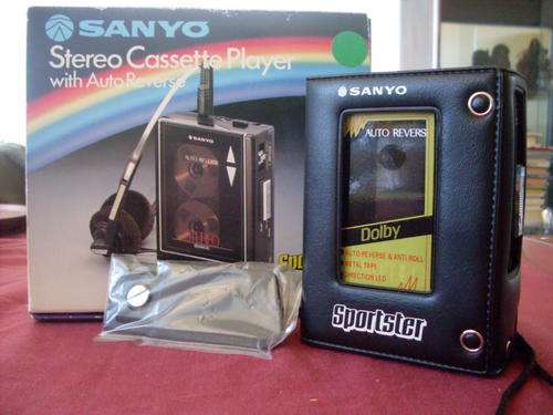 Like new SANYO Cassette player/autoreverse Sportster MGP33 (No headphones) in origanil box