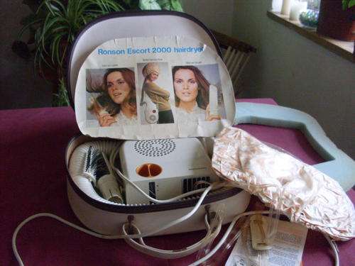 What a find 1950s - 1960s Retro hairdryer. Use as blow dryer or with hood.