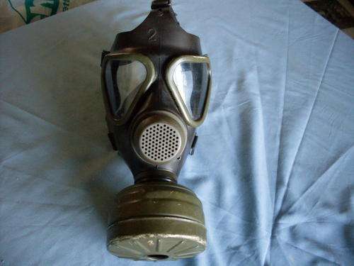 What a find gas mask not sure of age but think could be WW2
