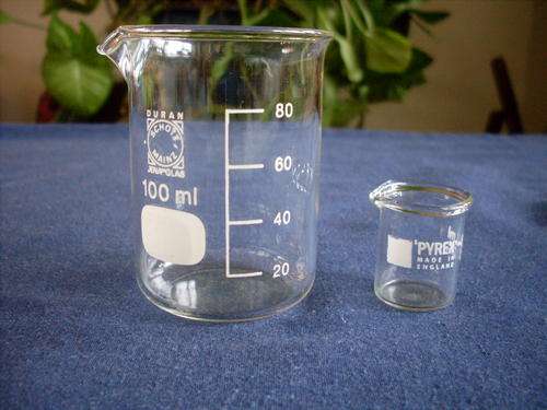 Laboratory measuring jugs - pyrex