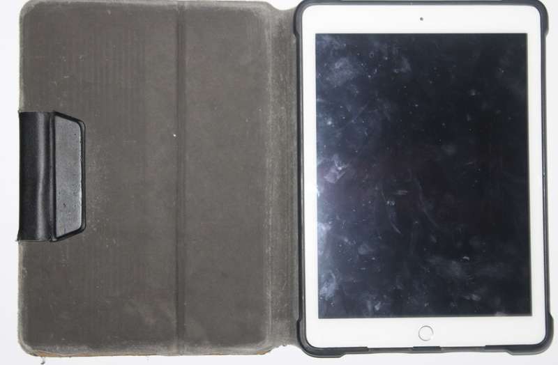 iPad Air (Gen5) Mint Condition(Screenguard & Cover Included)