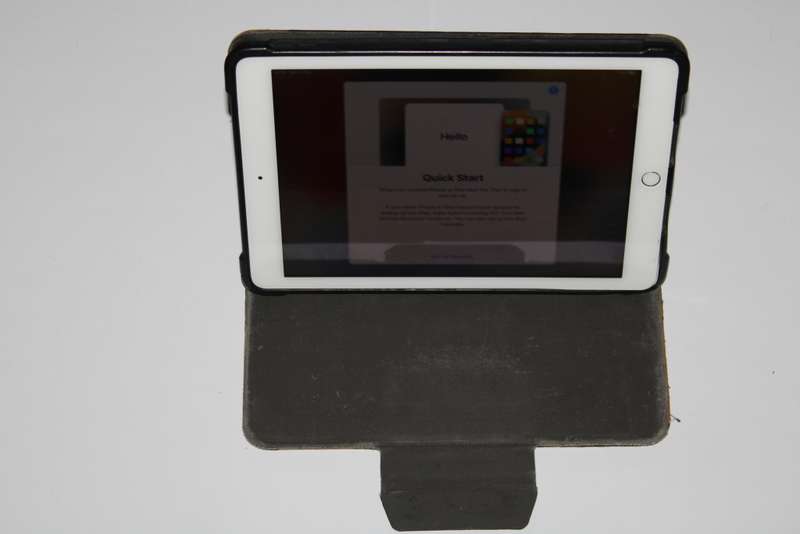 iPad Air (Gen5) Mint Condition(Screenguard & Cover Included)