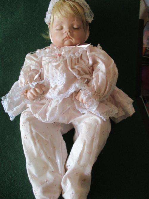 Sugar Britches - Sleeping baby girl +- 47cm