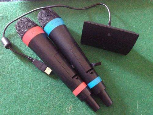 PS3 / PS2 - Pair of Official Singstar Cordless Microphones