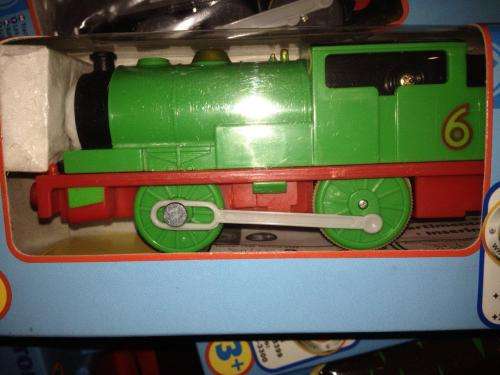 Thomas & Friends - Percy + 2 Carriages  Motorized Railway Track Master System- TOMY