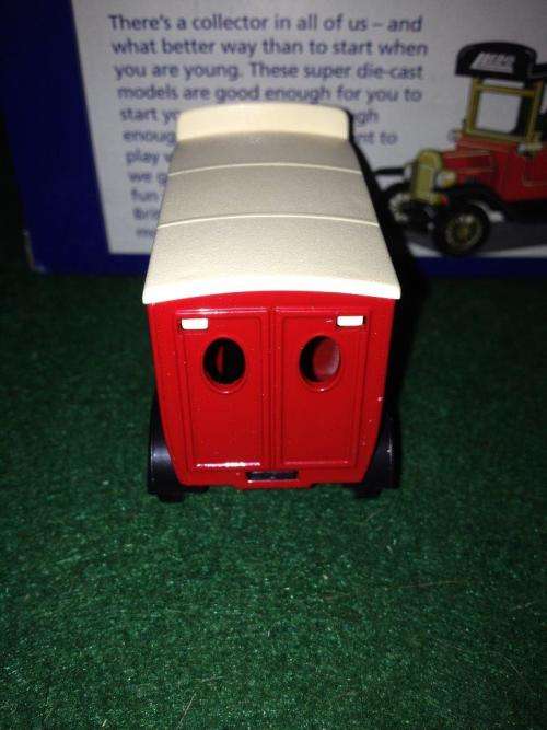The Lledo Junior Collection - Minnie The Minx From the BEANO Van (NOS)