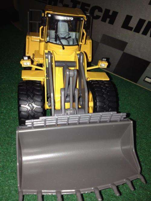 Motorart - Volvo - L220E 1:50 Scale (NOS)