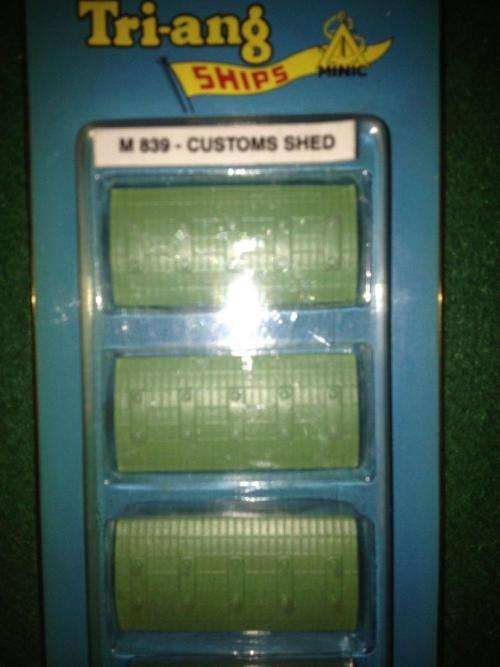 Tri-ang Ships M839 Customs Shed 4 piece blister pack 1:1200 Scale (NOS)