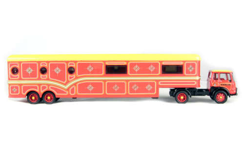Hornby R7044 "Bartellos' Big Top Circus" Long Caravan - 1:76 00 Scale