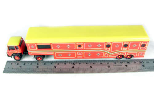 Hornby R7044 "Bartellos' Big Top Circus" Long Caravan - 1:76 00 Scale
