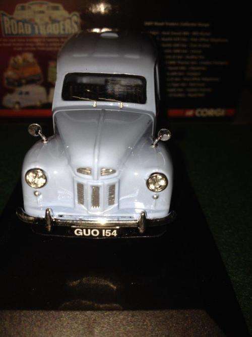 Corgi - Austin A40 Van Cow & Gate - Road Traders Limited Edition (NOS - New old Stock)
