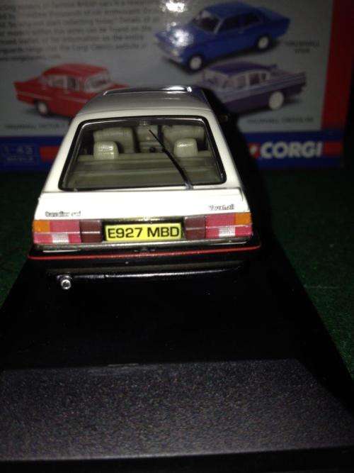 Vanguards - Vauxhall Cavalier SRi MKII Polar White (NOS - New old Stock)