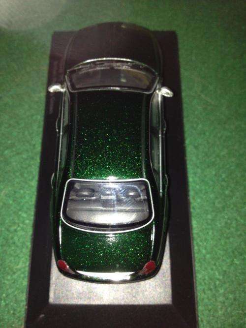 Vanguards - Rover 75 British Racing Green ( Factory fault on one rim ) (NOS - New old Stock)