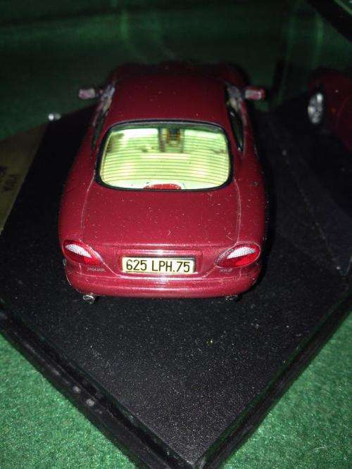 Vitesse - Jaguar XK8 Coupe Metallic Carnival Red  - 1:43 Scale (NOS)