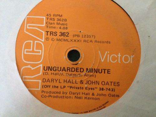 Seven Single - Daryl Hall & John Oates - Unguarded Minute / I Can't Go For That (No Can Do)