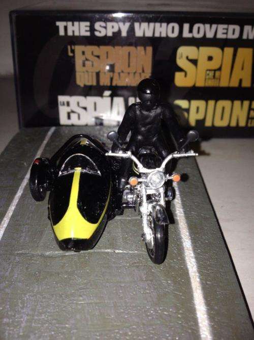 Kawasaki Z900 & Sidecar - The Spy Who Loved Me - James Bond Car Collection no95 1:43 Scale Die Cast
