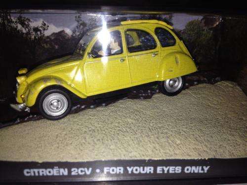 Citroen 2CV - For Your Eyes Only - James Bond Car Collection no5 1:43 Scale Die Cast