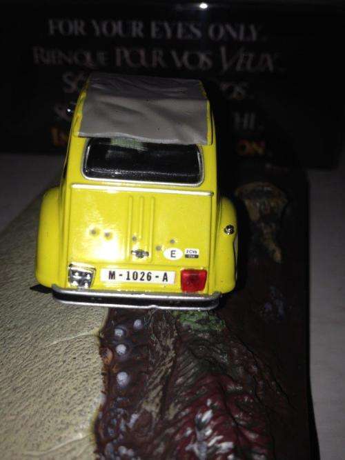 Citroen 2CV - For Your Eyes Only - James Bond Car Collection no5 1:43 Scale Die Cast