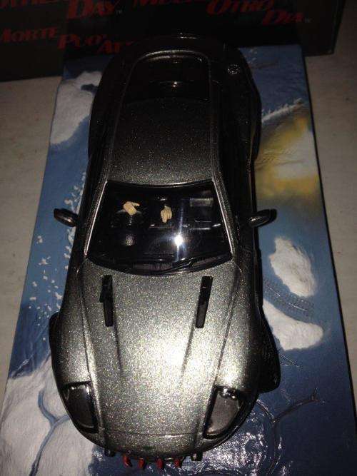 Aston Martin V12 Vanquish - Die Another Day - James Bond Car Collection no2 1:43 Scale Die Cast