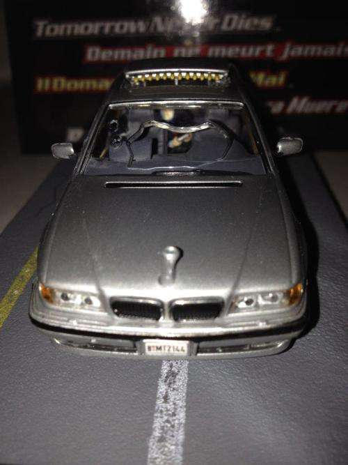 BMW 750iL - Tomorrow Never Dies - James Bond Car Collection no15 1:43 Scale Die Cast
