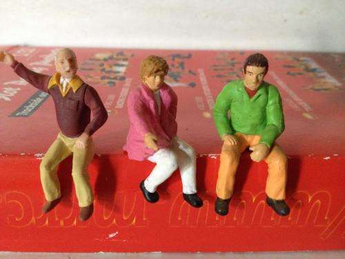 Lot 1 - 3 seated 1:32 scale figures