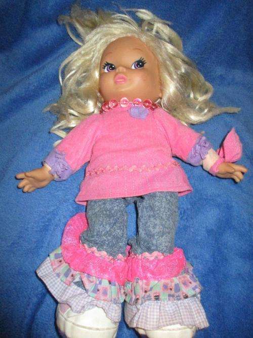 Uneeda Doll -2001 - Soft Body Rubber Head and Hands _ Looks Like a young Channel West Coast +- 35cm