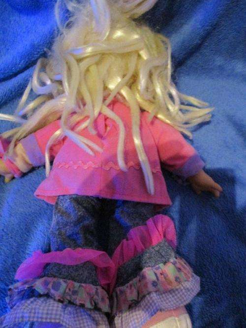 Uneeda Doll -2001 - Soft Body Rubber Head and Hands _ Looks Like a young Channel West Coast +- 35cm
