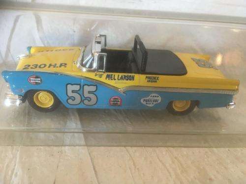 Quartzo - Ford Fairlane 56 Nascar - Mel Larson 1:43 Scale