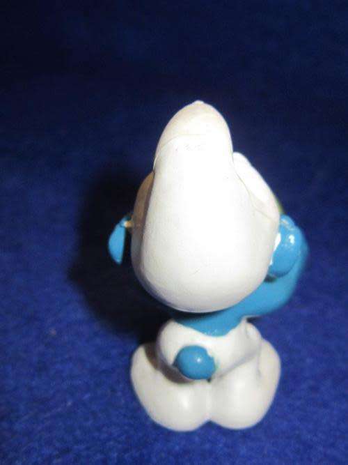 Vintage Peyo Smurf with a Apple - Made in Hong Kong 1983