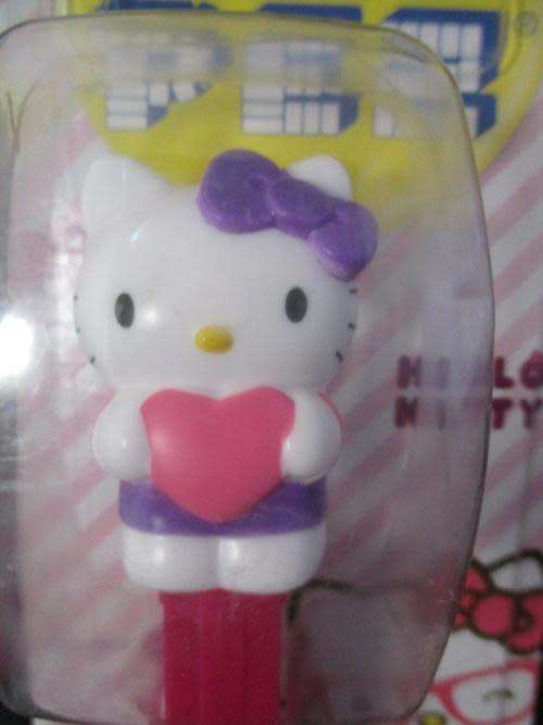 PEZ - Hello Kitty Heart - Pez Dispenser (NEW SEALED)