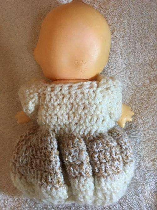 Kewpie in crochette outfit +-22cm
