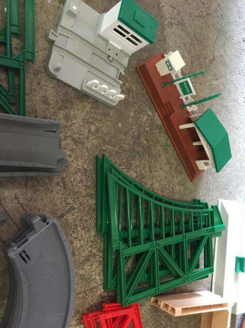Thomas & Friends - Large Job Lot of Tomy Tracks and accessories - See Pics (126 Pieces)