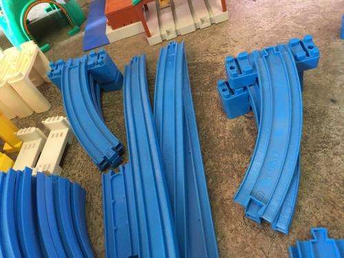 Thomas & Friends - Large Job Lot of Tomy Tracks and accessories - See Pics (126 Pieces)