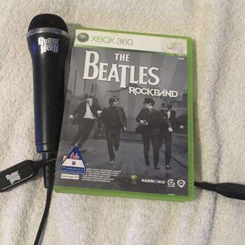 Xbox 360 - The Beatles Rock Band + Wired Guitar Hero Microphone