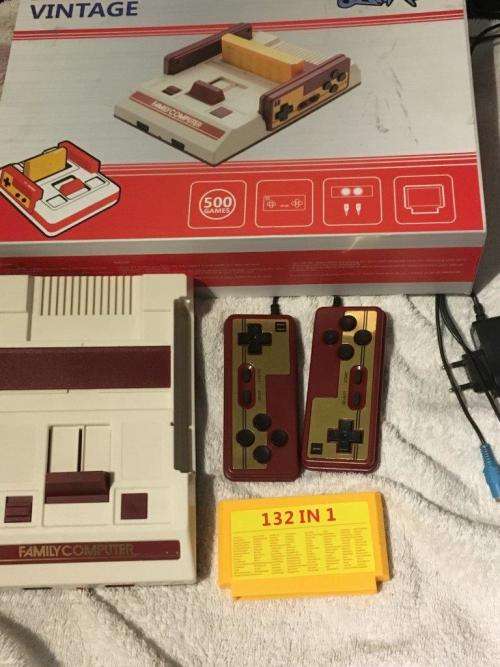 Family Computer 8 Bit (500 built in games + 132 in cartridge)