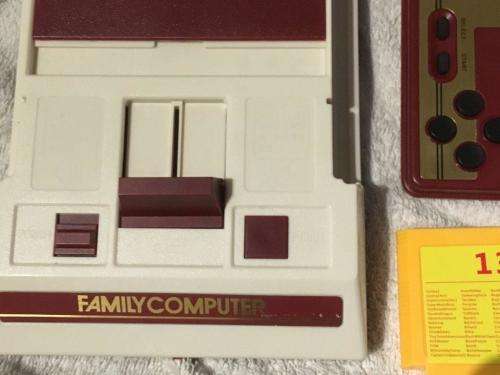 Family Computer 8 Bit (500 built in games + 132 in cartridge)