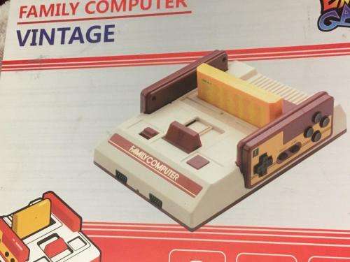 Family Computer 8 Bit (500 built in games + 132 in cartridge)