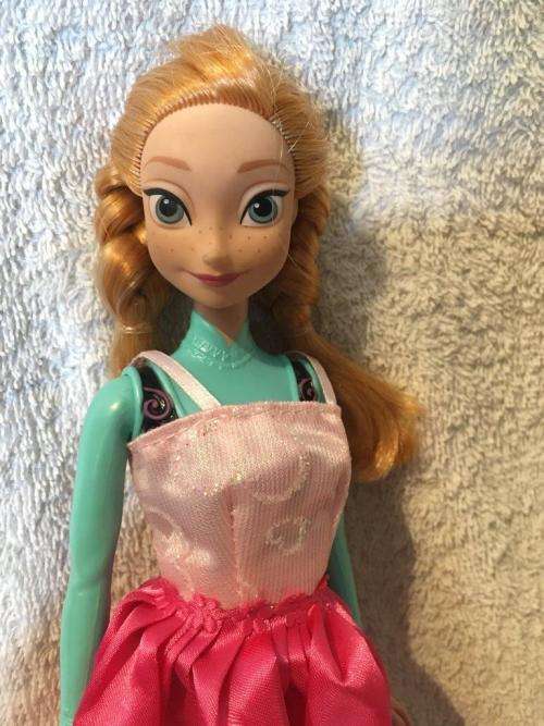 Disney's Frozen Anna Mattel 2012 - Same Size as Barbie