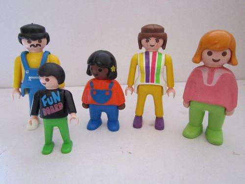 5 Playmobil figures