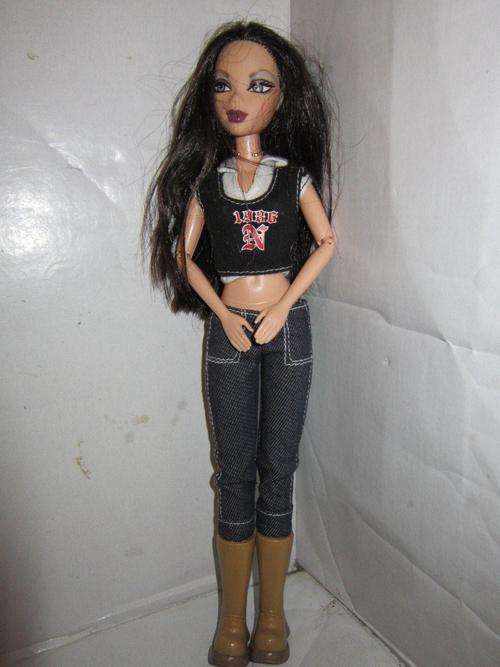 Barbie Mattel doll 1999 in Jeans and boots