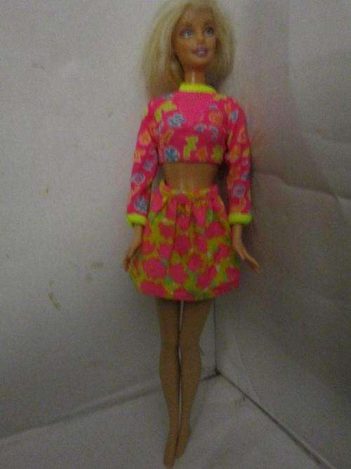 Barbie Mattel doll 1998 in Pink floral skirt