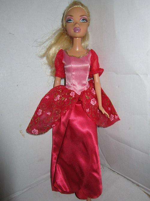 Barbie Mattel doll 1999 in Red evening gown