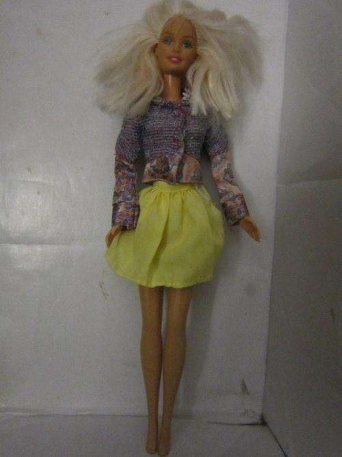 Barbie Mattel doll 1998 in short yellow skirt